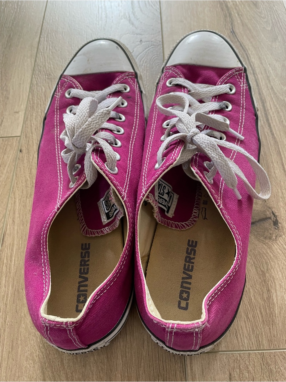 Converse all stars Chuck Taylor canvas low tops men’s 11 fuchsia color good - Picture 2 of 5